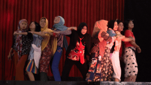 Gemuruh Eksistensi Seniman Muda dalam Pementasan Teater SMPN 1 Wagir di Graha Spanewa